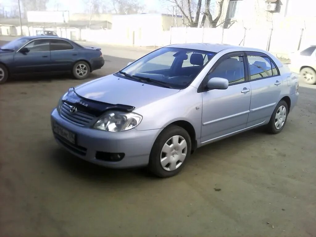 Toyota corolla 2006. Toyota corolla 2005 года. Тойота серебристая старая. 4 mt, 2006. Тойота королла 2006 убрал молдинги.