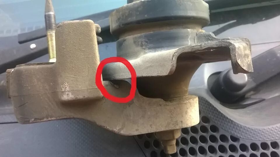 Вибрация при торможении причины. Нива шевроле, биение при торможении. Вибрация при торможении. Направляющие колодок суппорта субару. Вибрация в руль при торможении причины.