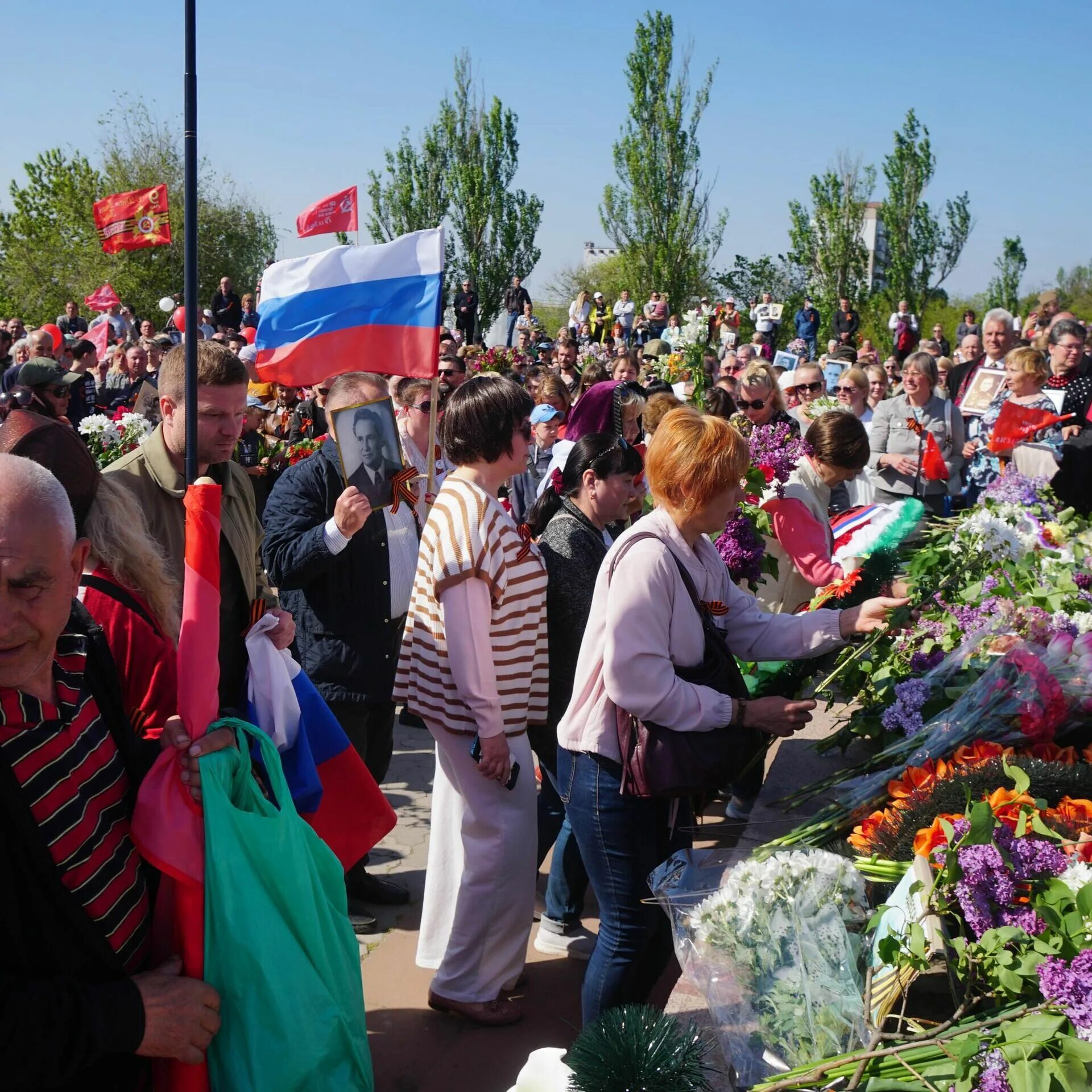 Херсонские новости сегодня. Херсон украинский флаг. Беженцы херсон. Херсонские новости сегодня. Пророссийские митинги в херсоне.