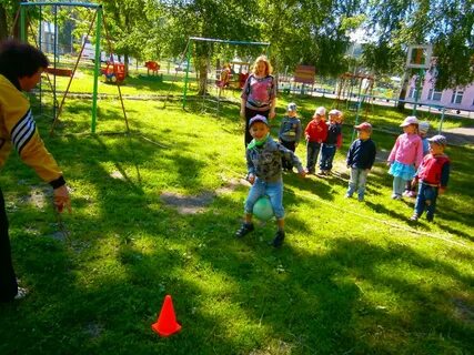 Играть в вышибалы