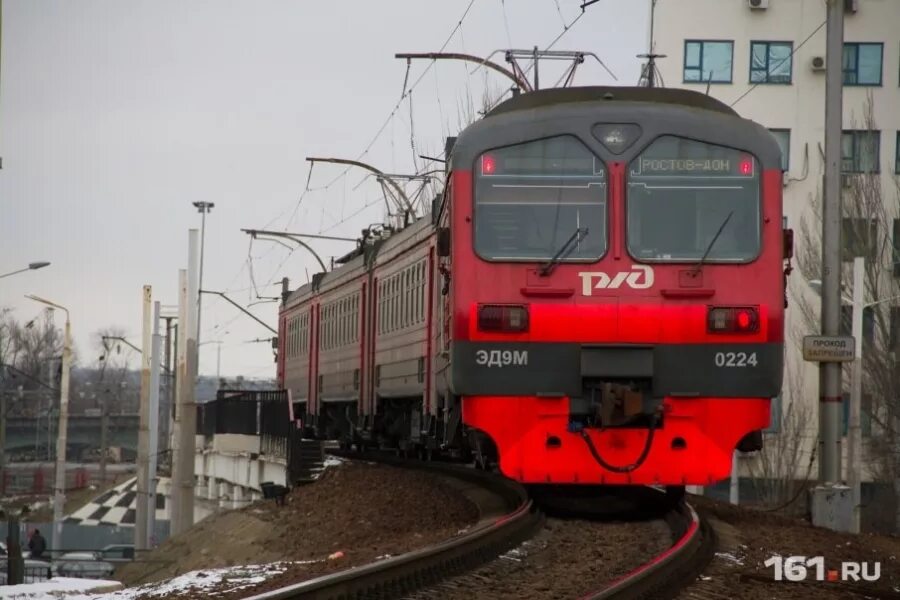 Поезд сальск петербург. Станция Волгодонская СКЖД. Электричка Волгодонская. Сальск Волгодонск электричка. Электричка Ростов Сальск.