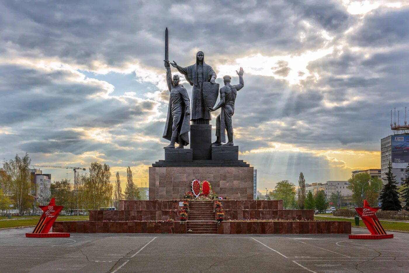 Монумент героям фронта и тыла Пермь. Памятник фронту и тылу в Перми. Памятник труженикам тыла Пермь. Памятник героям фронта и тыла. Великая отечественная в пермский край