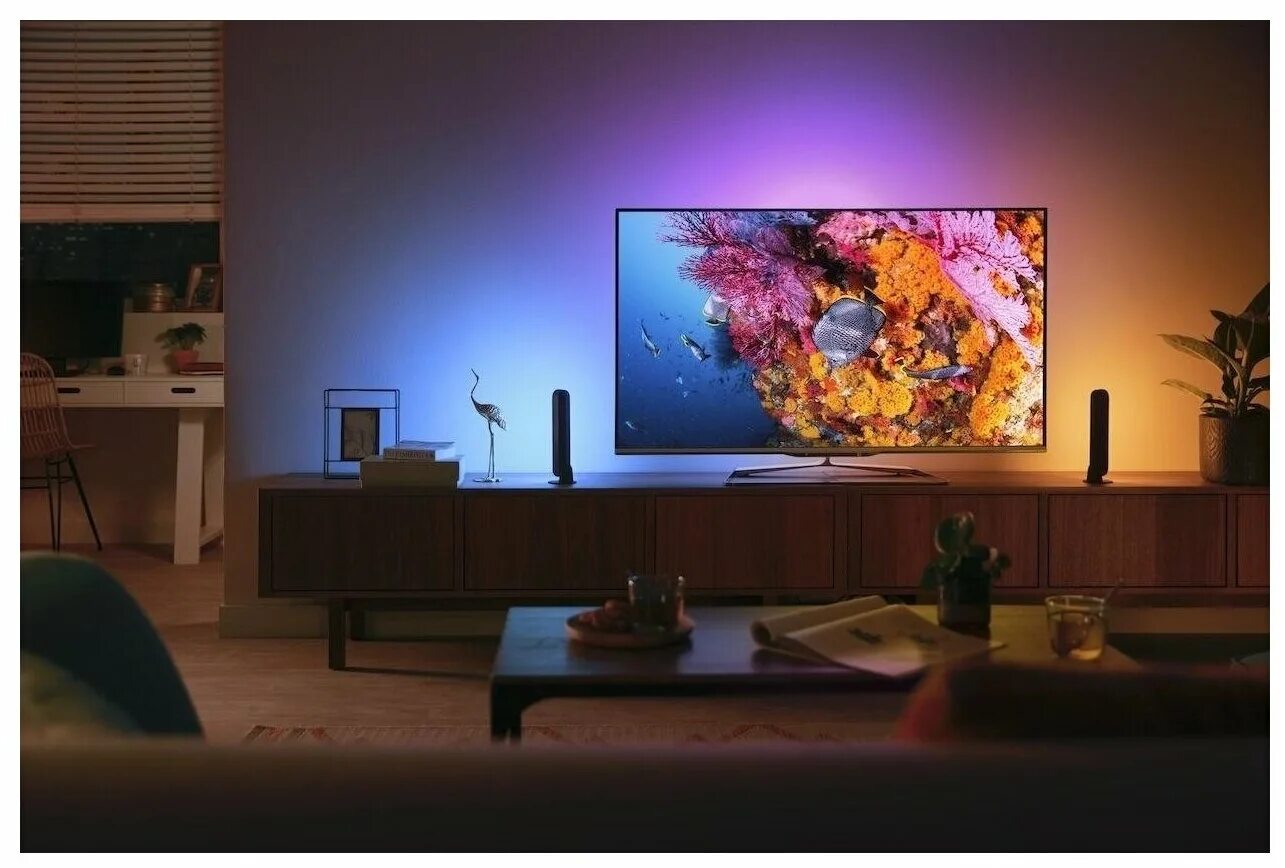 Жк 50 дюймов. Philips Ambilight 55 дюймов. Телевизор Philips 55 Ambilight. Светильник Philips Hue Play.