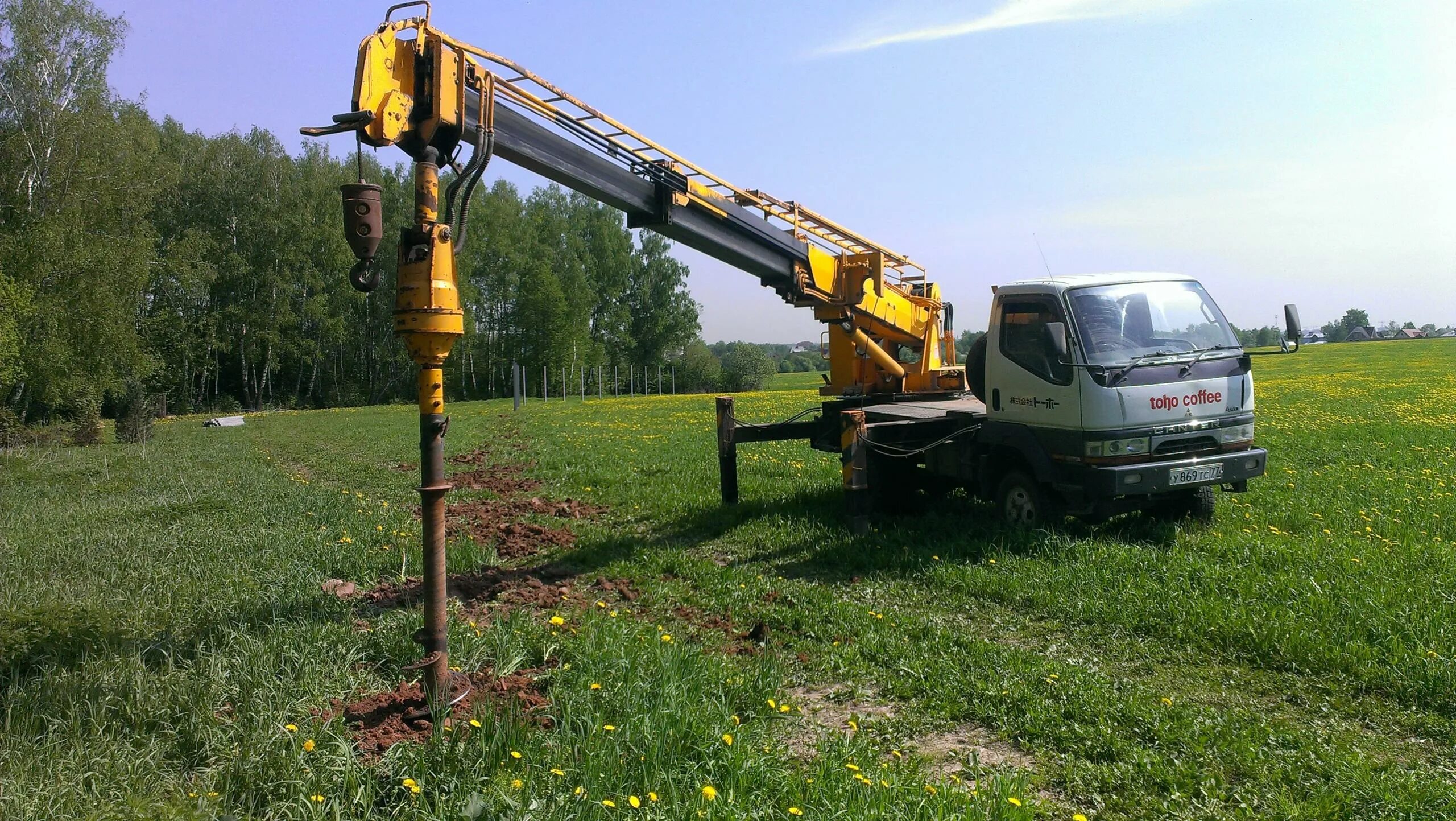 Аренда ямобура цена. Ямобур Митсубиси Canter. Ямобур Junjin sa-040c. Mitsubishi Canter ямобур. Ямобур Митсубиси Кантер.