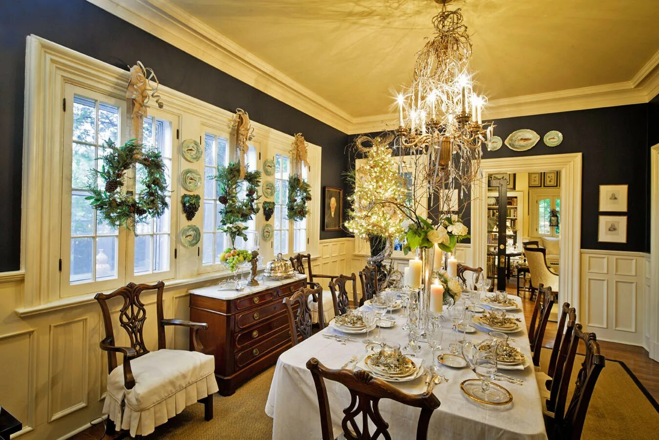 Украсить столовую. Богато украшенная столовая. Богатое убранство стола. Дизайн столовых в частном доме фото. Dining Room in a British Estate.