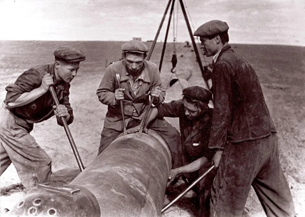 Газопровод ставрополь-москва 1955. Газификация старая фотография. Газоснабжение советской. Газификация история. Магистральный газопровод саратов москва 1946.