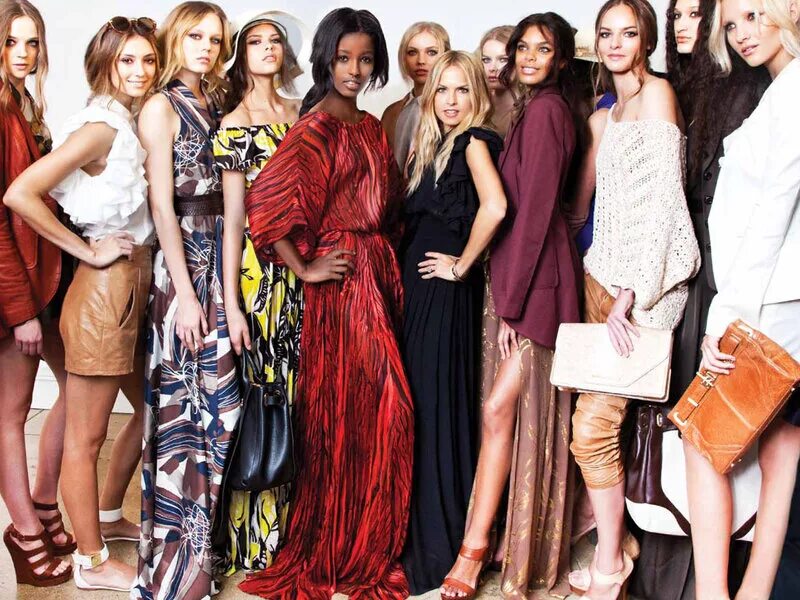 Европейская мода. Подиум (мода). Balmain. Мужская и женская одежда реклама. Одежда в стиле металлик.