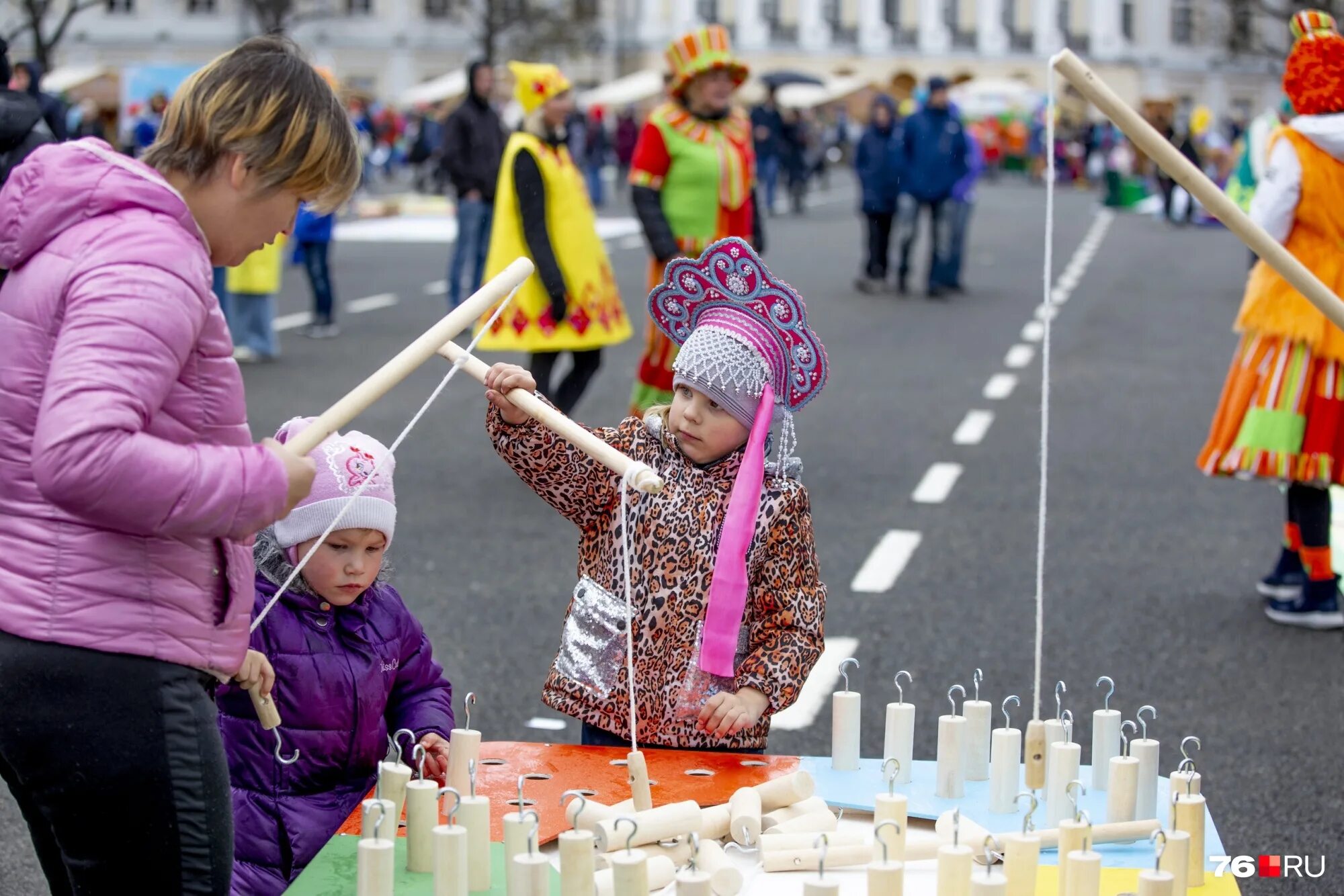 Городской праздник. Праздник в городе. Праздник в городе. Праздничные мероприятия ко дню города. Парк победы сцена тверь.