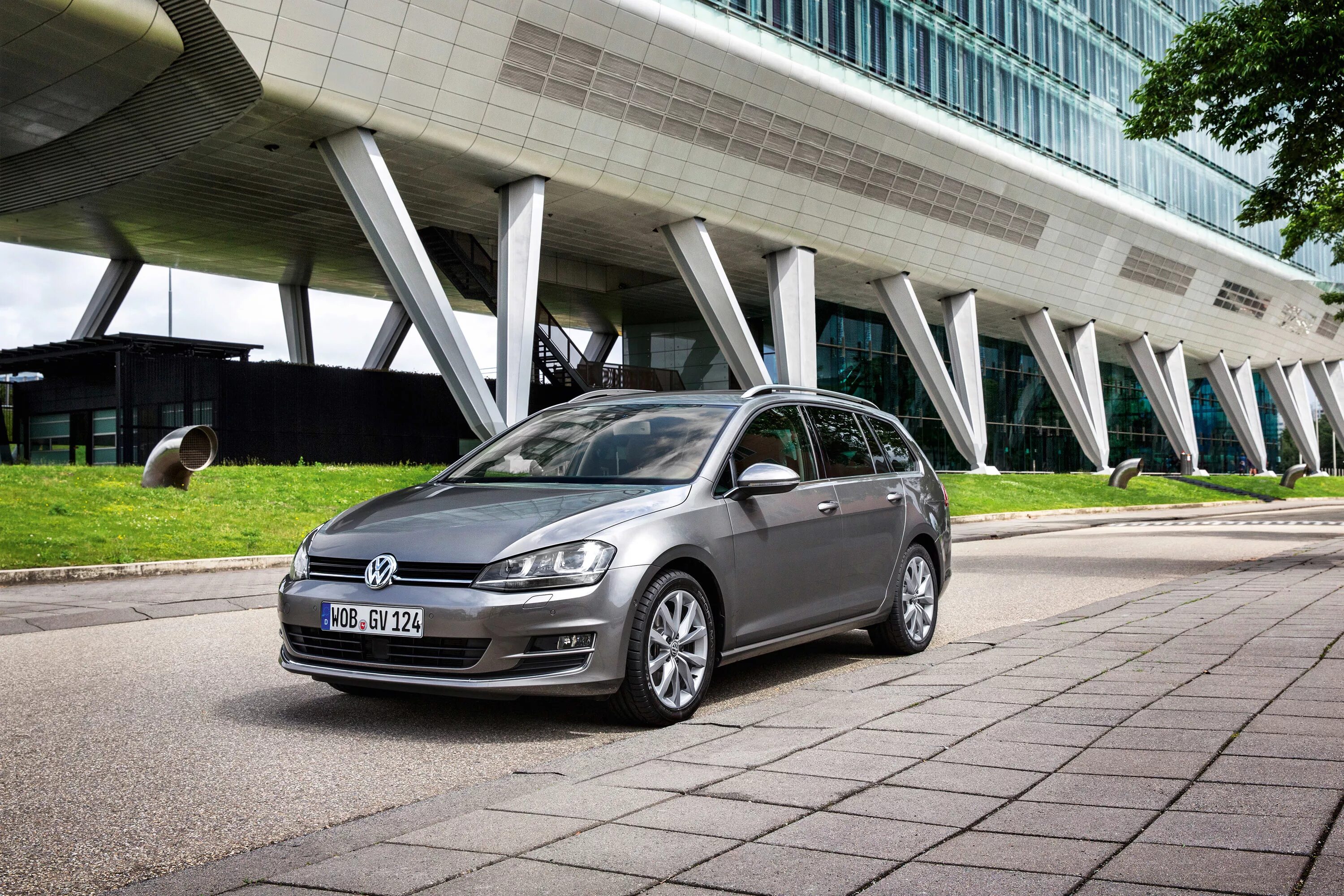 Volkswagen где купить. Golf 7. Volkswagen Golf variant BLUEMOTION 2016. Volkswagen Golf variant 1.2 TSI BLUEMOTION 2016. Фольксваген Соло.