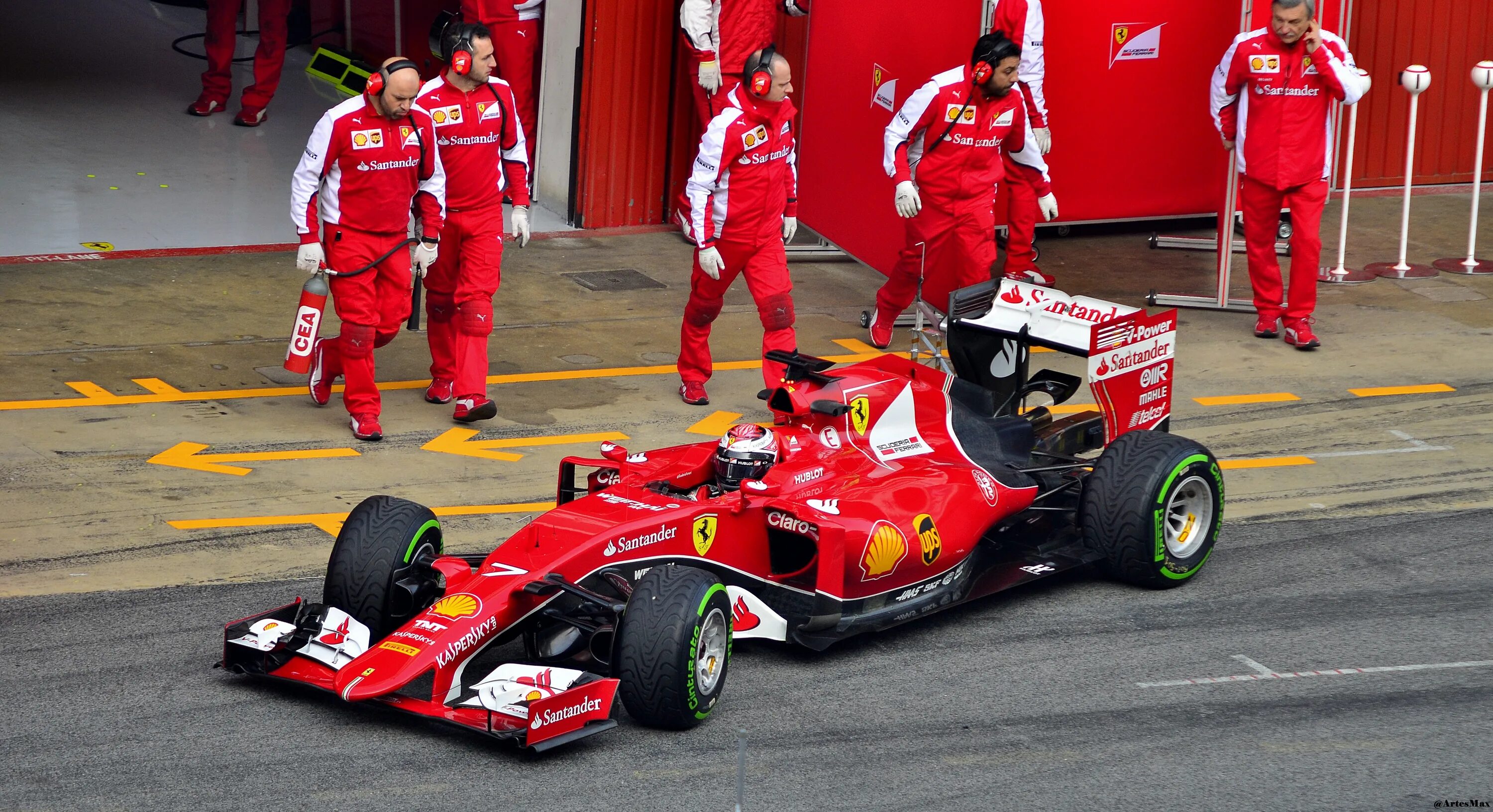 Формула 1 номер 13. Кими Райкконен Феррари. Ferrari SF-15t - Кими Райкконен. Болид Феррари 2015. Ferrari f1 2015.