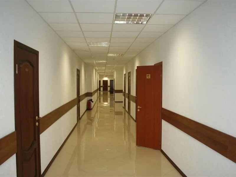 Коридоры общественных зданий. Отделка офисных зданий. Отделка офисных коридоров. Коридор офиса. Интерьер холла офиса.