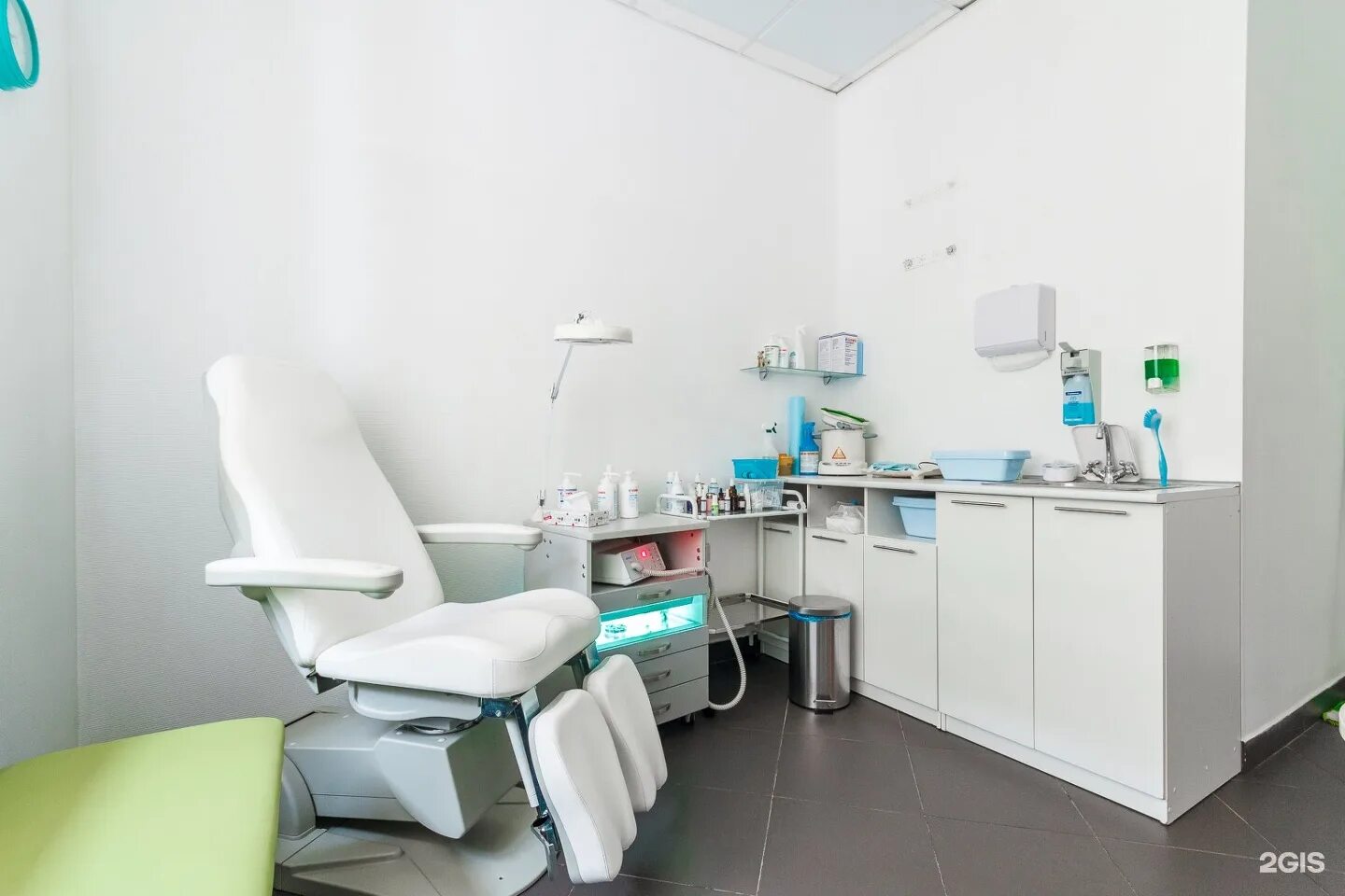 Энгельса 38 центр подологии. Энгельса 38 центр подологии. Центр подологии спб. Центр подологии санкт петербург энгельса 38. Первый центр подологии санкт-петербург.