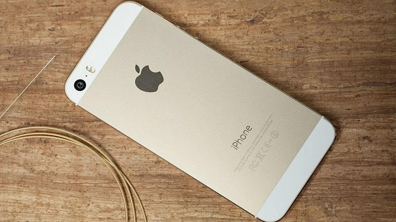 Включи новый айфончик. Iphone 5s. Iphone 5. Iphone 5s золотой. Айфон 5s Голд.