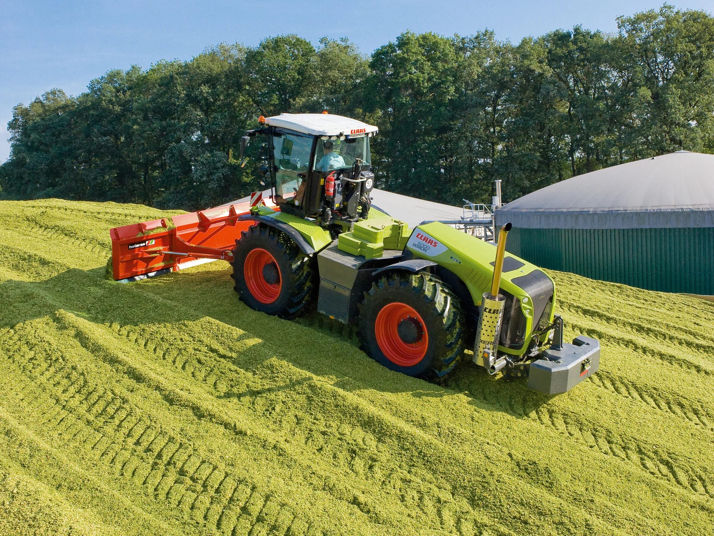 Комбайн машина трактор. CLAAS Xerion 5000 Trac. CLAAS Xerion комбайн. CLAAS Xerion 5000 Trac TS. CLAAS Xerion 5000 с отвалом.