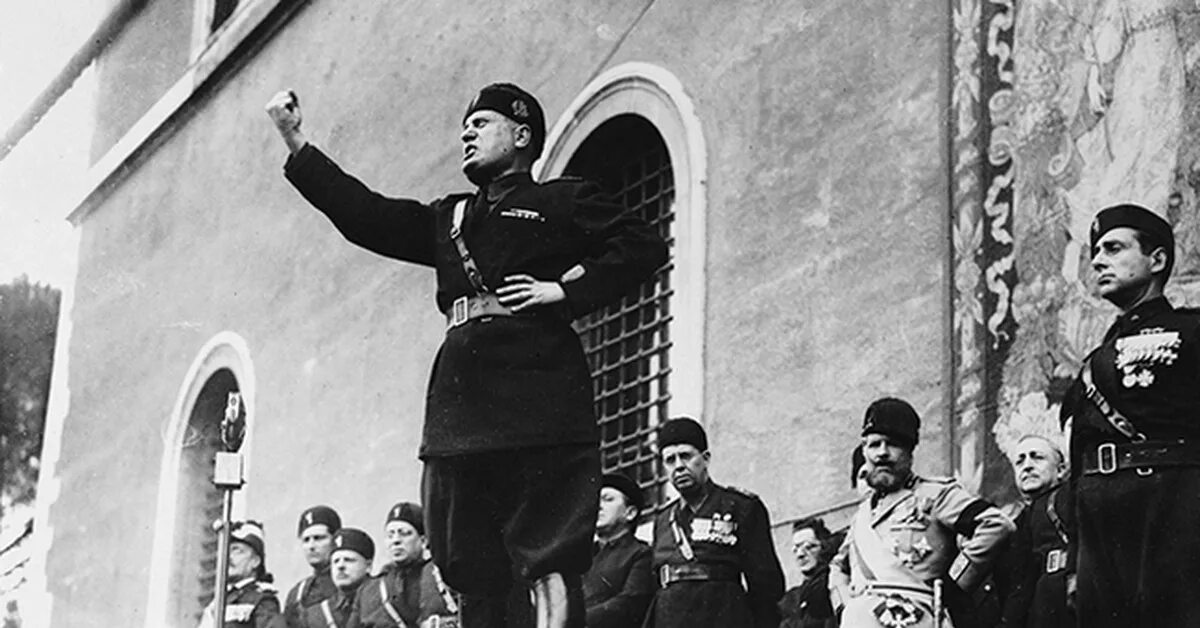 Бенито Муссолини диктатор Италии. Бенито Муссолини 1921. Бенито Муссолини 1944. Тоталитаризм люди