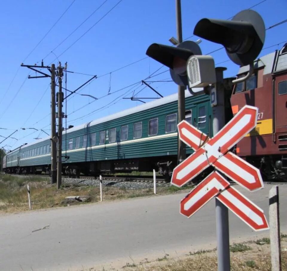 Закрытие жд пути. Желенодорожныйпереезд. Движение поездов на переездах. Железнодорожный переезд птэ схема. Железнодорожный переезд саратоворгсинтез.