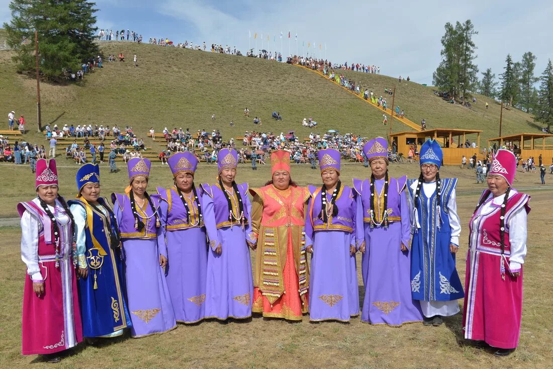 Народы проживающие в алтайском крае. Республика алтаяалтайцы. Кумандинцы Алтая национальный костюм. Алтайцы народ Республика Алтай. Тубалары - коренной народ Алтая.