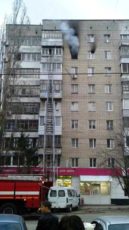 Ночью в балаково сгорел двухэтажный дом. Вокзальная 13 балаково. Пожар вокзальная. Пожар в балаково. 01.