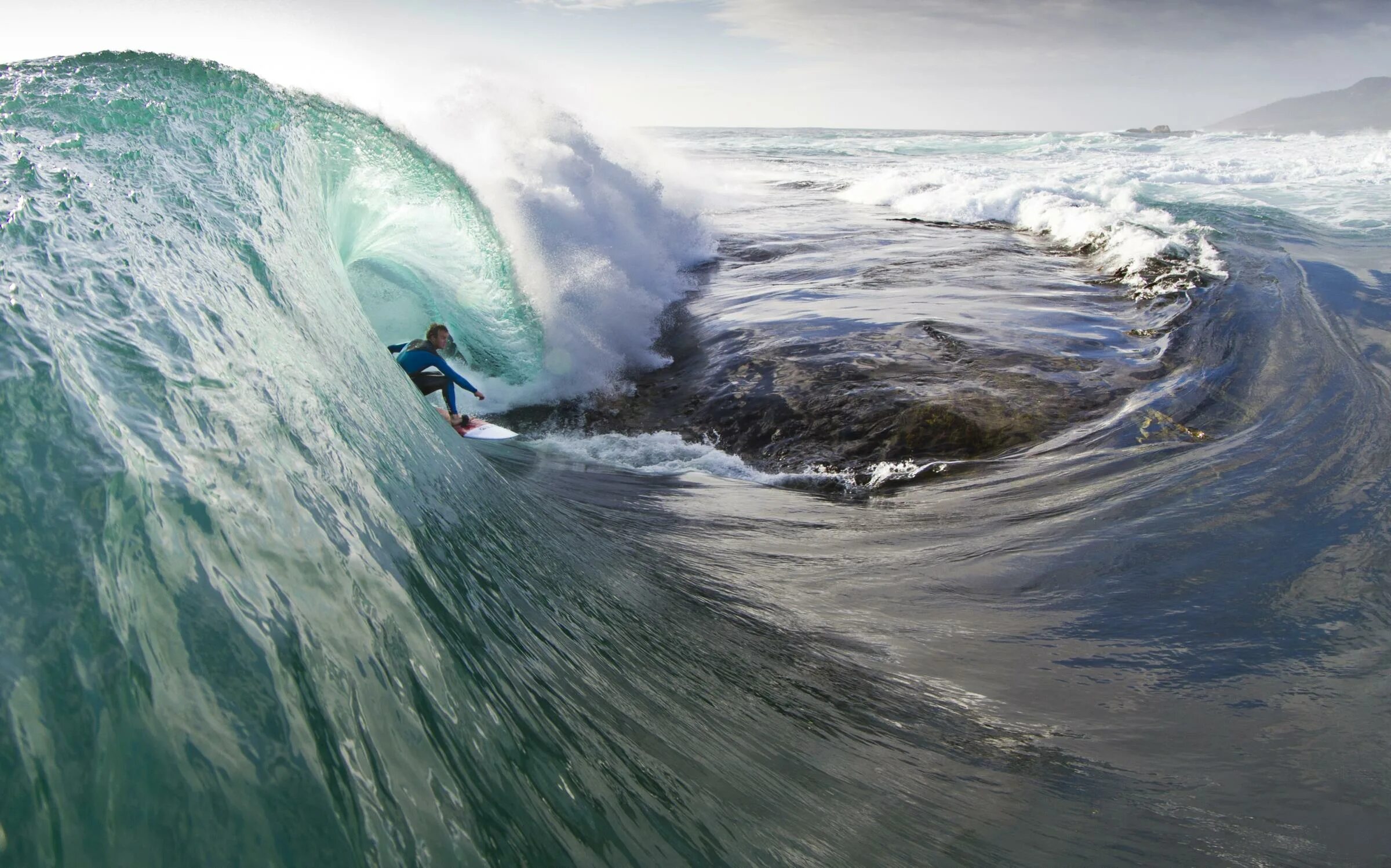 Сонник волна огромная. Тасмания волны серфинг. Португалия волна серфинг. Большие волны. Гигантские волны.