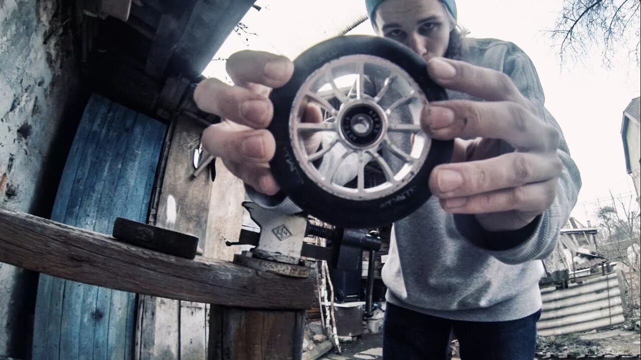 Как заменить подшипник самоката Как вытащить подшипники из колеса для роликов YouTube