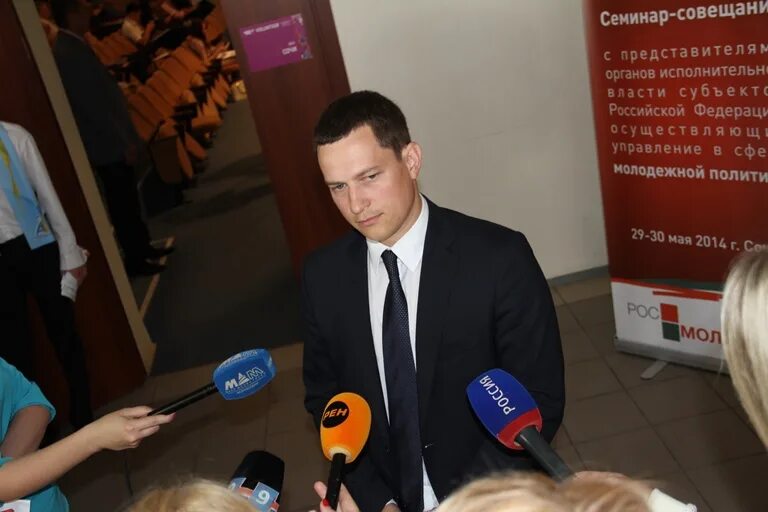 Цвз манеж росмолодежь. Дом молодежи росмолодежь. Дом молодежи росмолодежь. Молодежь в политике. Московский дом молодежи в 1987 году.