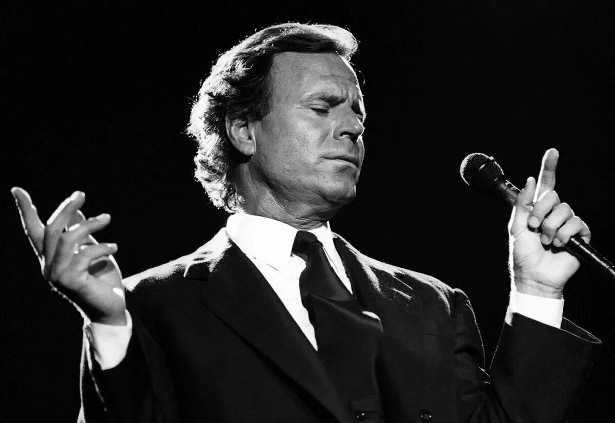 Хулио иглесиас-старший. Песни испанские хулио. Песни испанские хулио. Julio iglesias сейчас. Хулио иглесиас.