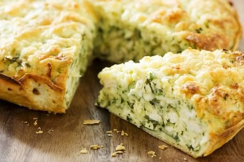 Заливной капустный пирог. Заливной пирог с яйцом и зеленым луком. Пирог с сыром и зеленью. Пирог с сыром и творогом и зеленью.