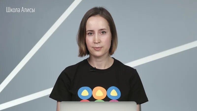 Кто озвучивает алису. Это лицо алиса. Это лицо алиса. Это лицо алиса. Фотографию голосового помощника.