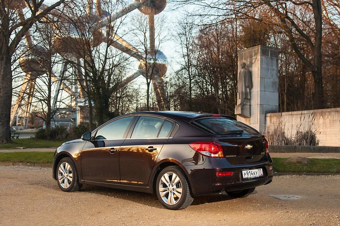 Круз хэтчбек 2013. Chevrolet Cruze 2014 хэтчбек. Шевроле Круз хэтчбек 2013 черный. Шевроле Круз хэтчбек 2014. Шевроле Круз хэтчбек 2012.