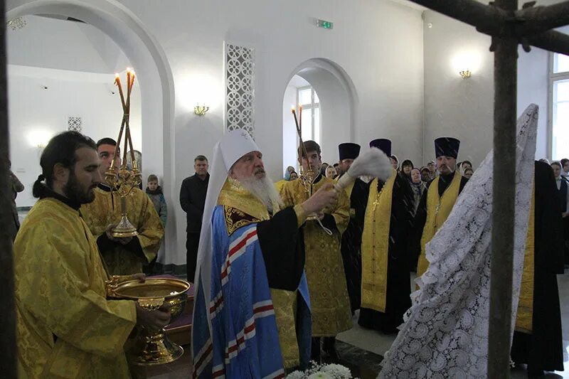 Отец андрей благовещенский собор в тюмени. Архиерейское богослужение иерейским чином. Служба в благовещенском соборе тюмень. Служба в благовещенском соборе тюмень. Тюмень благовещенский храм.