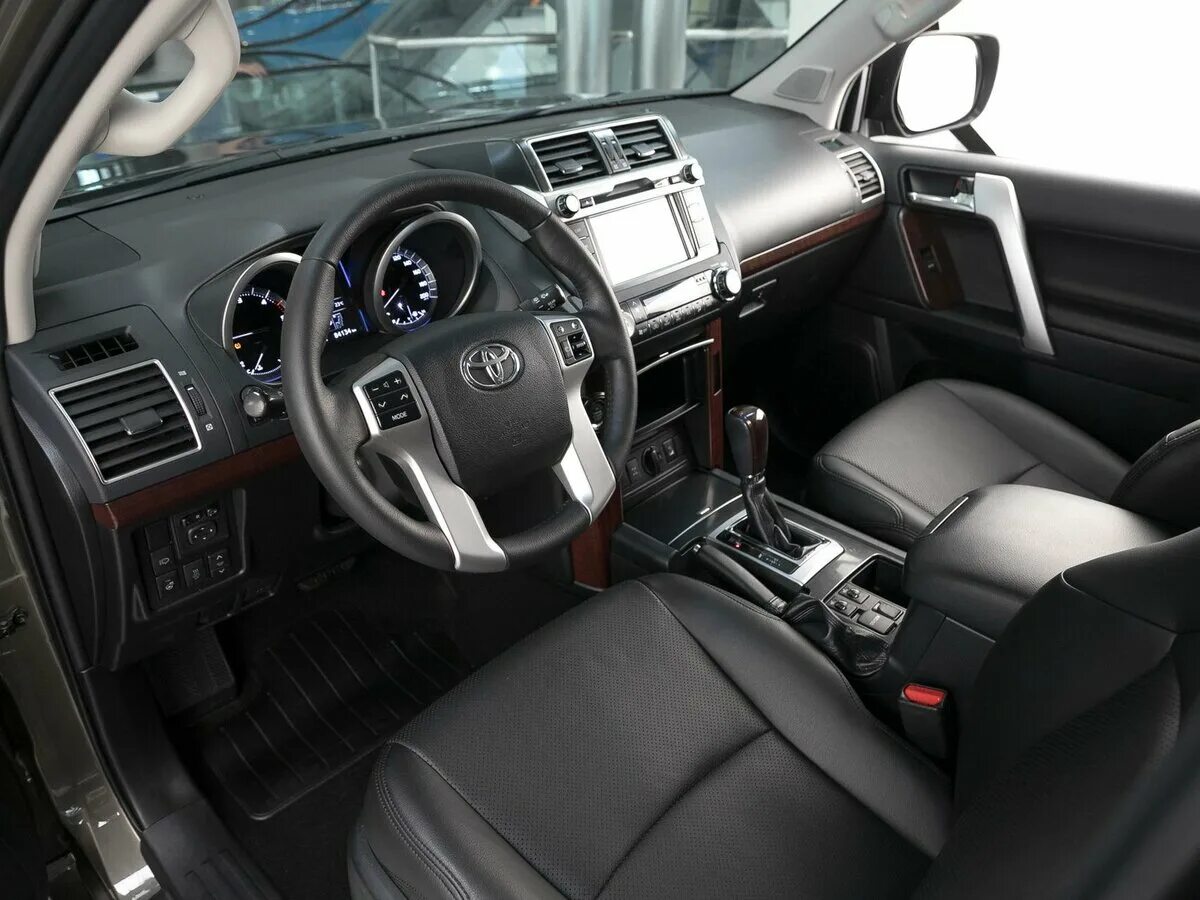 Toyota land cruiser prado 150 interior.