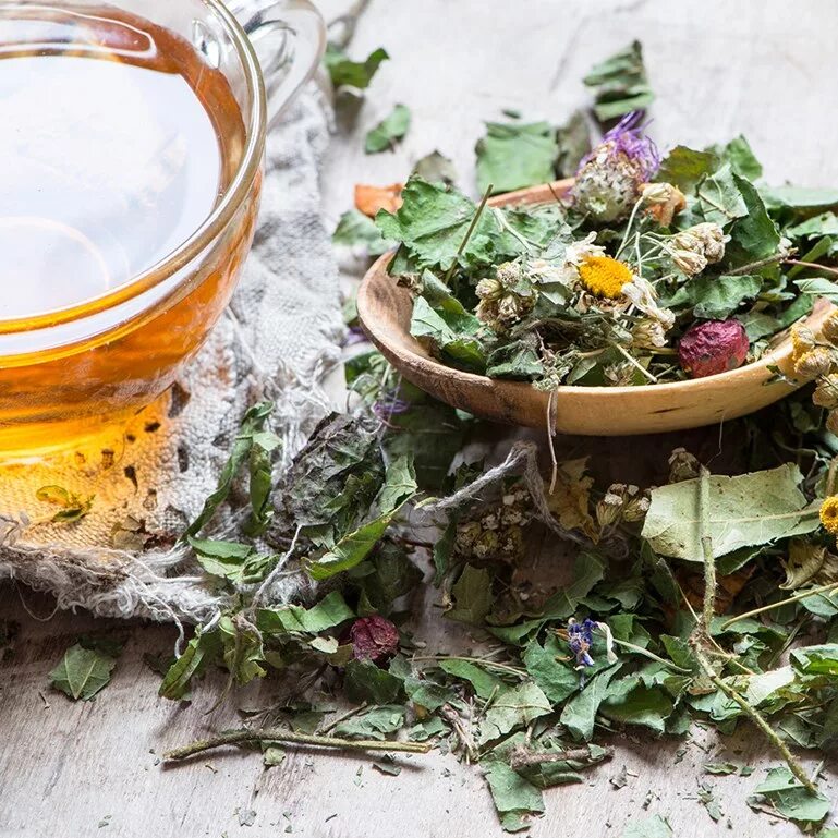 Растения для заварки. "Чай травяной" "бадан толстолистный". Травяной чай Хербал. Травяной чай Хербал Индия. Чай Ромашка чабрец мята.