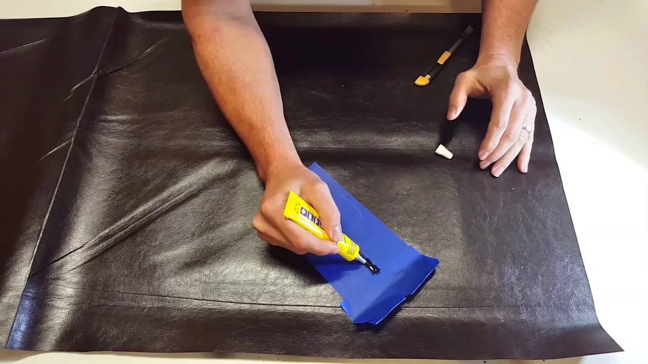 Как заклеить кожаный