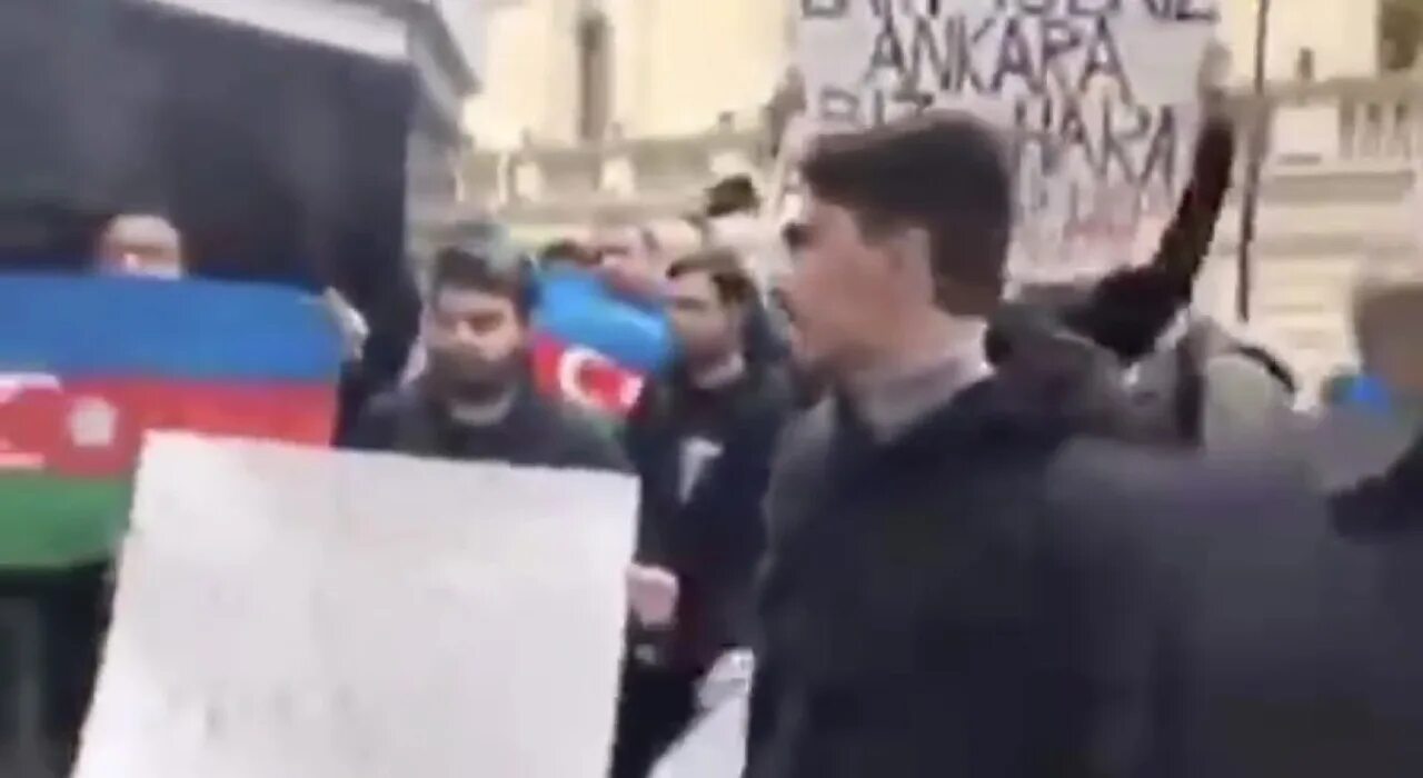 Поймали азербайджанца. Иранские азербайджанцы. Азербайджанцы в Иране. Армяне и азербайджанцы враги. Протесты азербайджанцев в Иране.