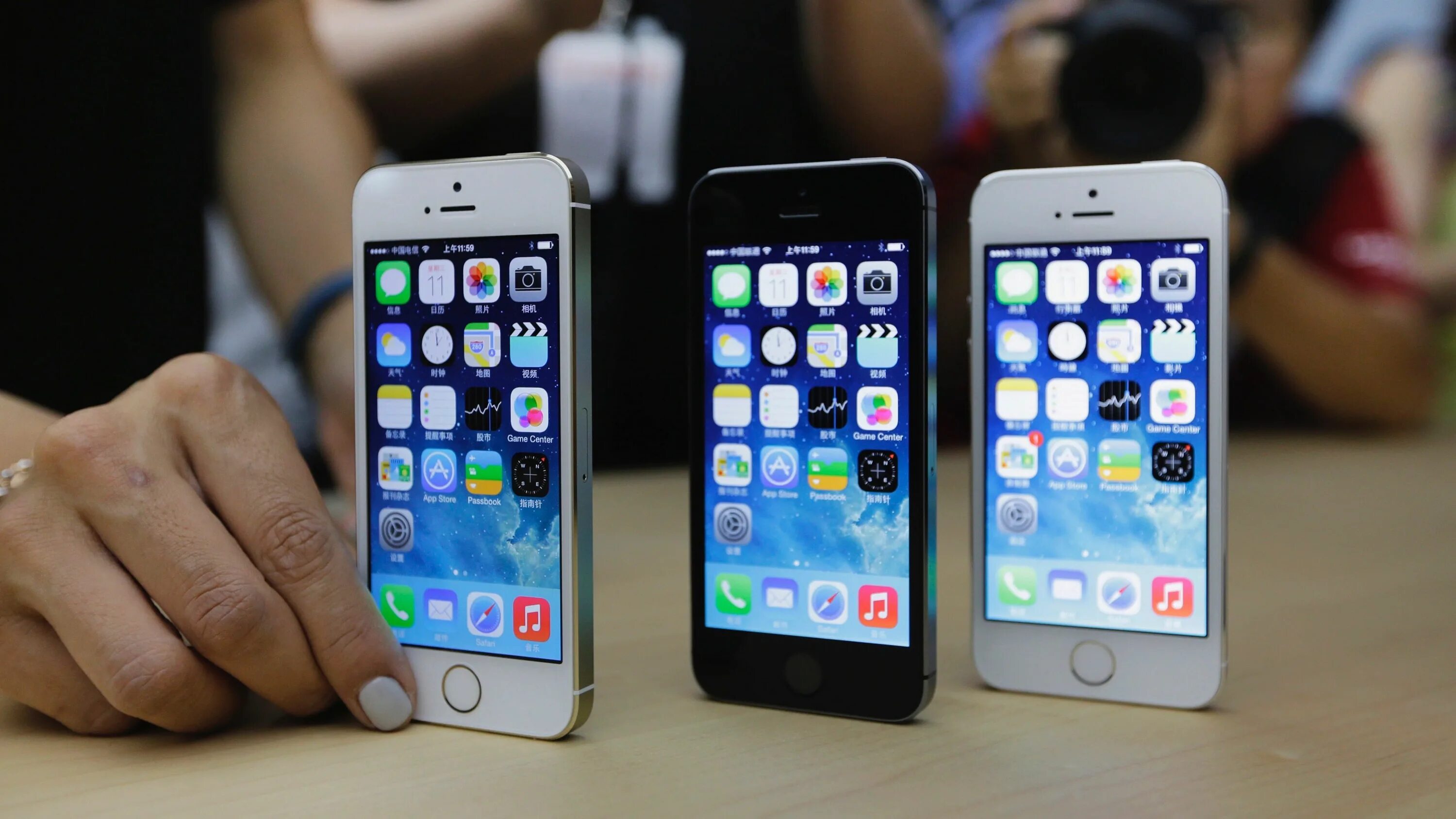 Года выпуска первого iphone. Iphone 5se. Apple iphone 5. Iphone 5s vs 5c. Разные айфоны.