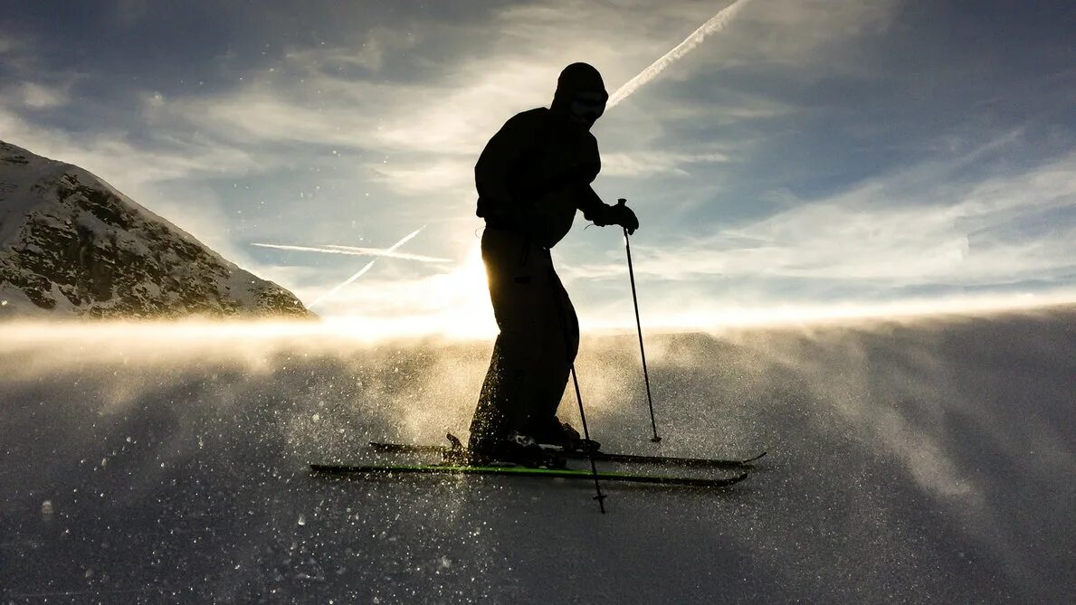 Горнолыжный спорт. Лыжник в горах. Горы лыжи. Человек на лыжах. The good ski