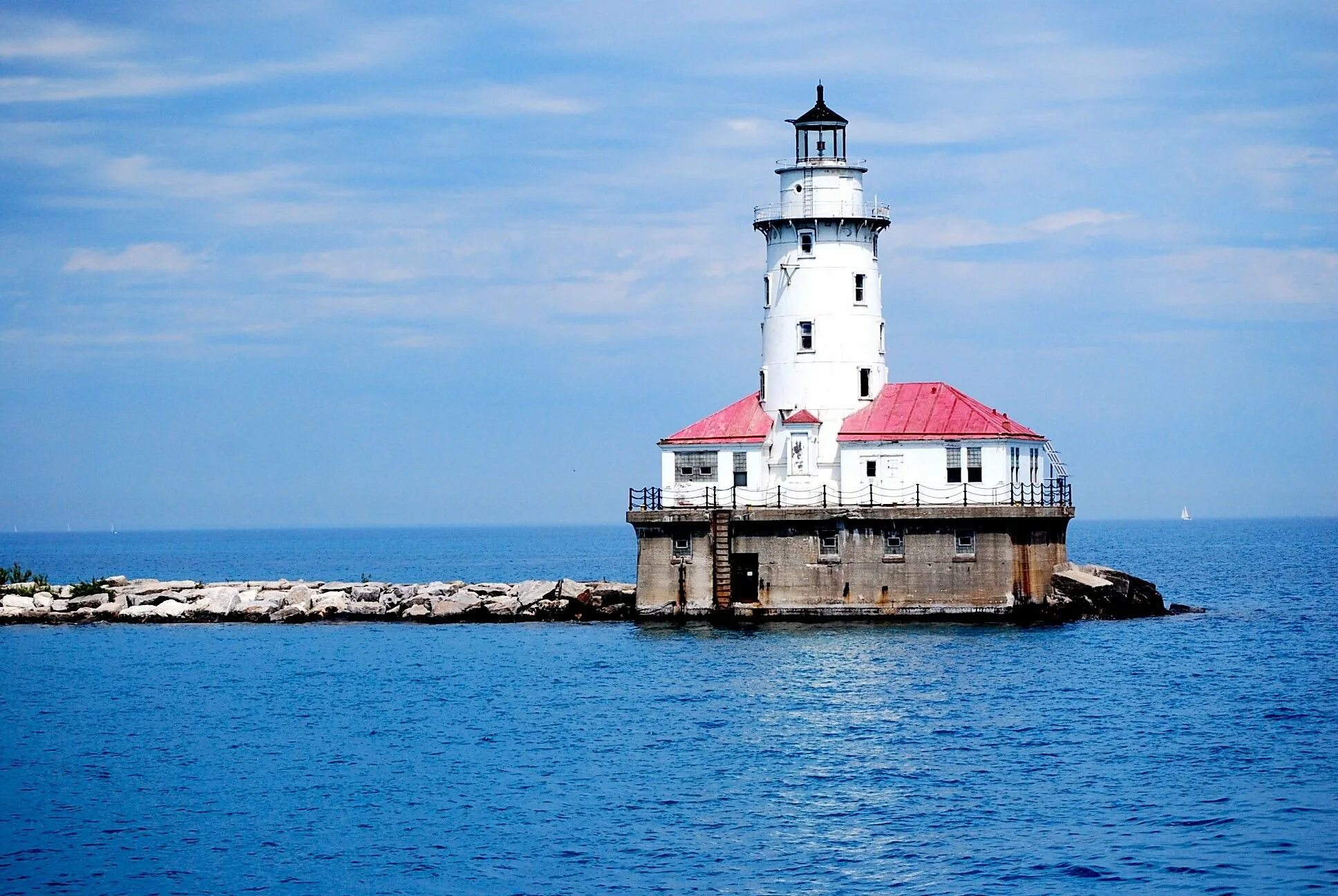 Маяк в каком городе. Маяк на озере мичиган. маяк lighthouse мичиган. озеро мичиган маяк на острове.