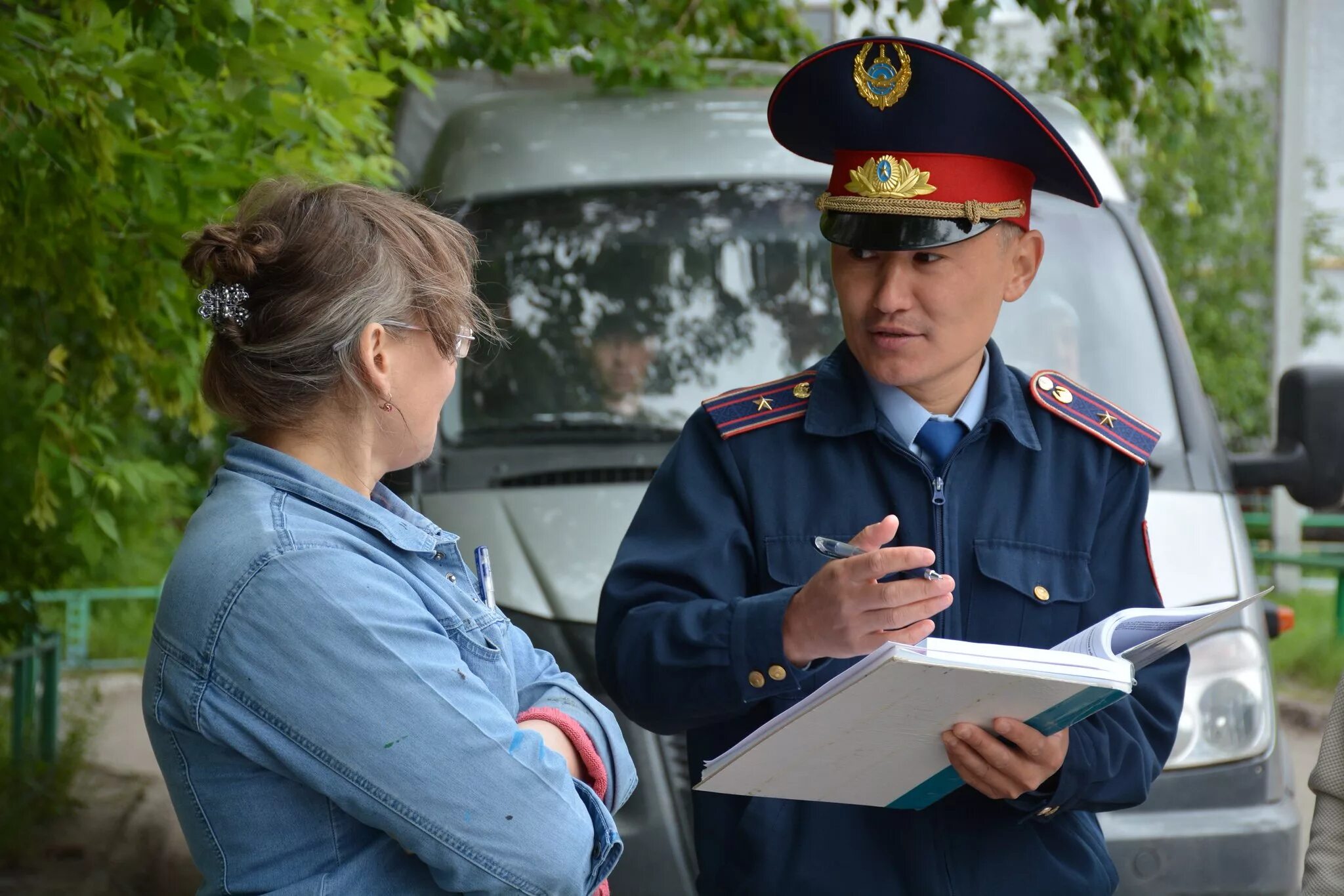 Т с участковая. Полиция Казахстана. Сотрудник полиции Казахстана. Участковый инспектор полиции. Участковый Казахстан полиция.