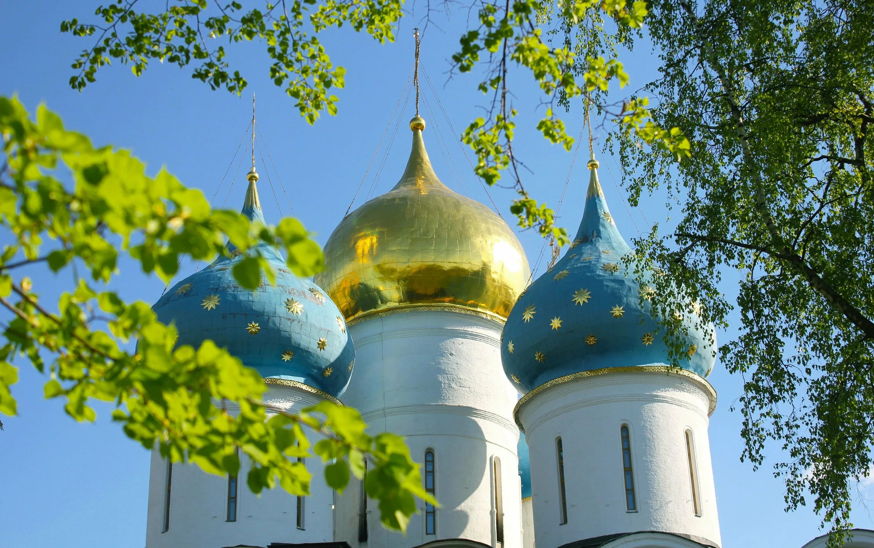 Обои сергиев посад. Сергиев посад лавра закат. Фон на компьютерный стол троице сергиева лавра. Зимняя лавра сергиев посад. Обои сергиев посад.