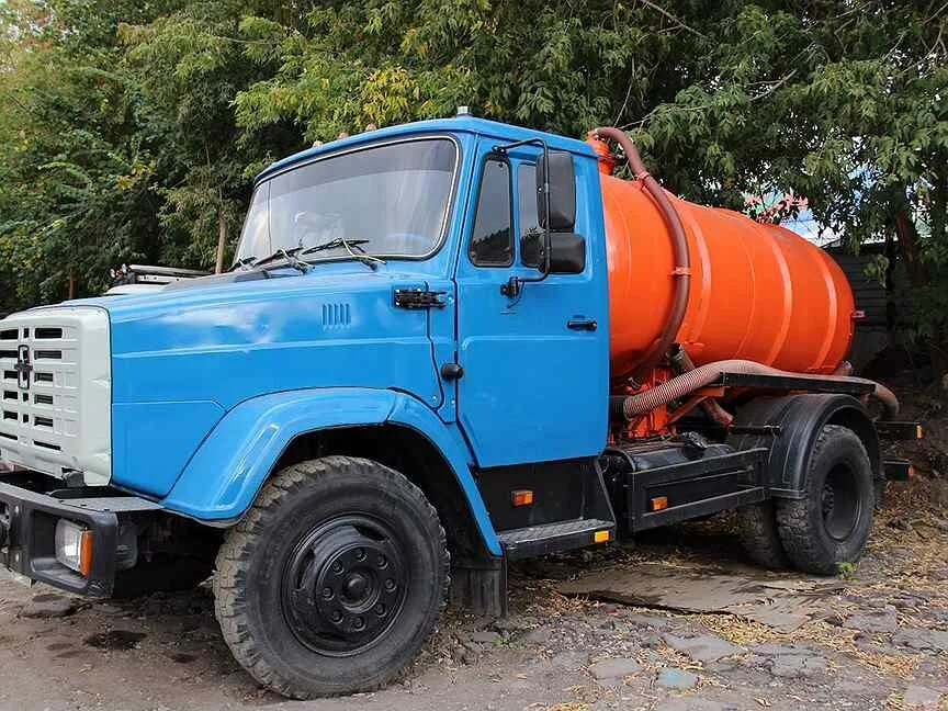Маз ассенизатор. Откачка затопленных территорий в оренбурге. Камаз 5360 ассенизатор. Ассенизаторская машина. Откачка самара.