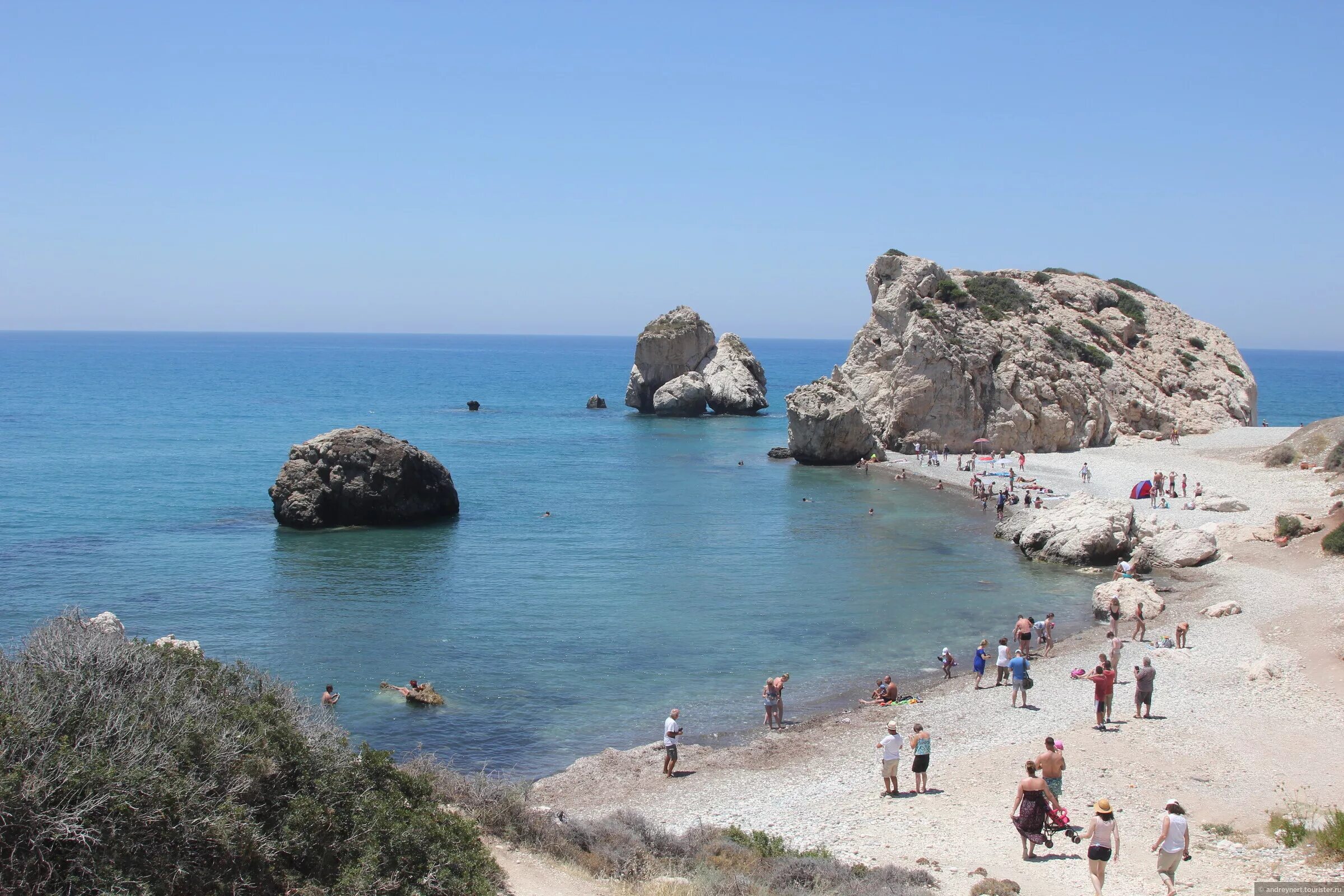 кипр в июне. бухта афродиты кипр. остров кипр природа. остров пафос кипр. национальный лесной парк петра ту ромиу (скала афродиты).