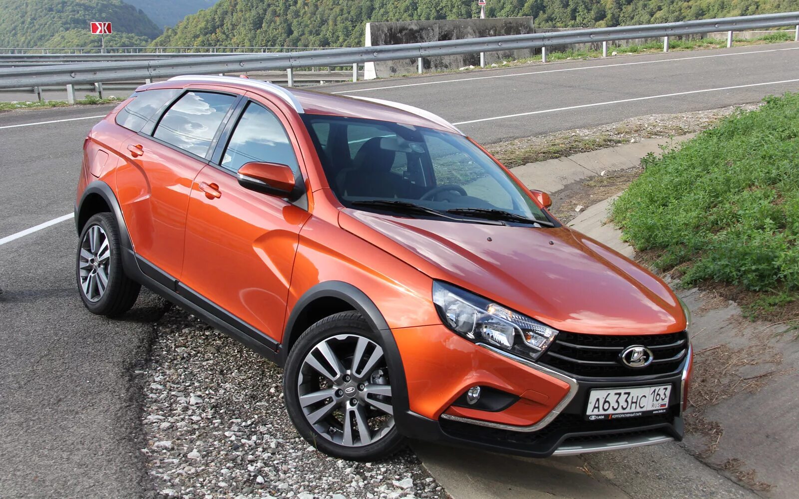 Купить весту кросс бу. Lada SW Cross. Лада Веста SW Cross. Lada Vesta св кросс. Lada Веста SW Cross.