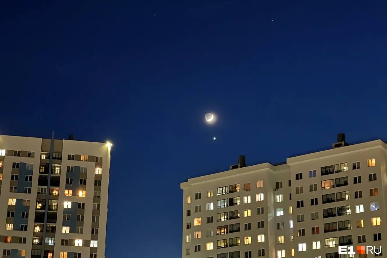 Будет видно планеты. Звезда с неба. Ночное небо в городе. Луна и земля. Месяц на небе.