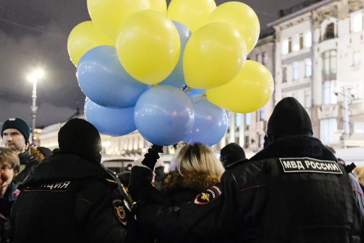 Митинг против войны в СПБ. Митинг в СПБ 24 февраля. Митинг 2 февраля СПБ. Антивоенные митинги 25 февраля СПБ.