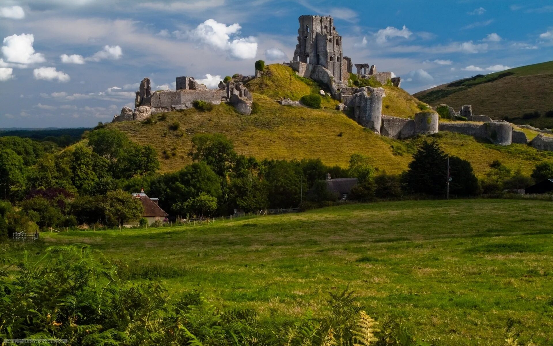 Ходом холм. Графство Дорсет Англия. Corfe Castle графство Дорсет. Замок Корф Англия. Maiden Castle , графство Дорсет, Великобритания.