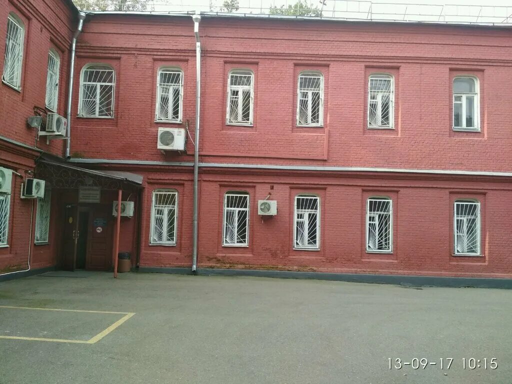 Имени братьев бахрушиных. Городская клиническая больница имени братьев бахрушиных москва. больница 33 в сокольниках. травмпункт ул стромынка 7. больница бахрушиных в сокольниках.