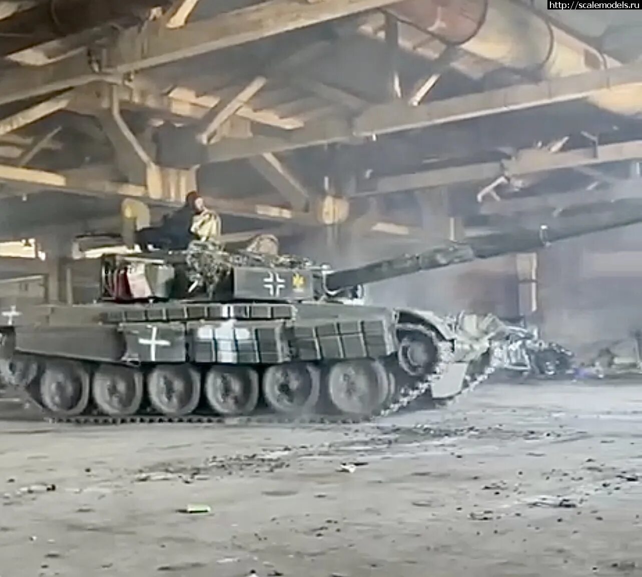 т-80бвм на украине. знаки на украинских танках. кресты на украинских танках. украинский танк с крестом. кресты на украинских танках.