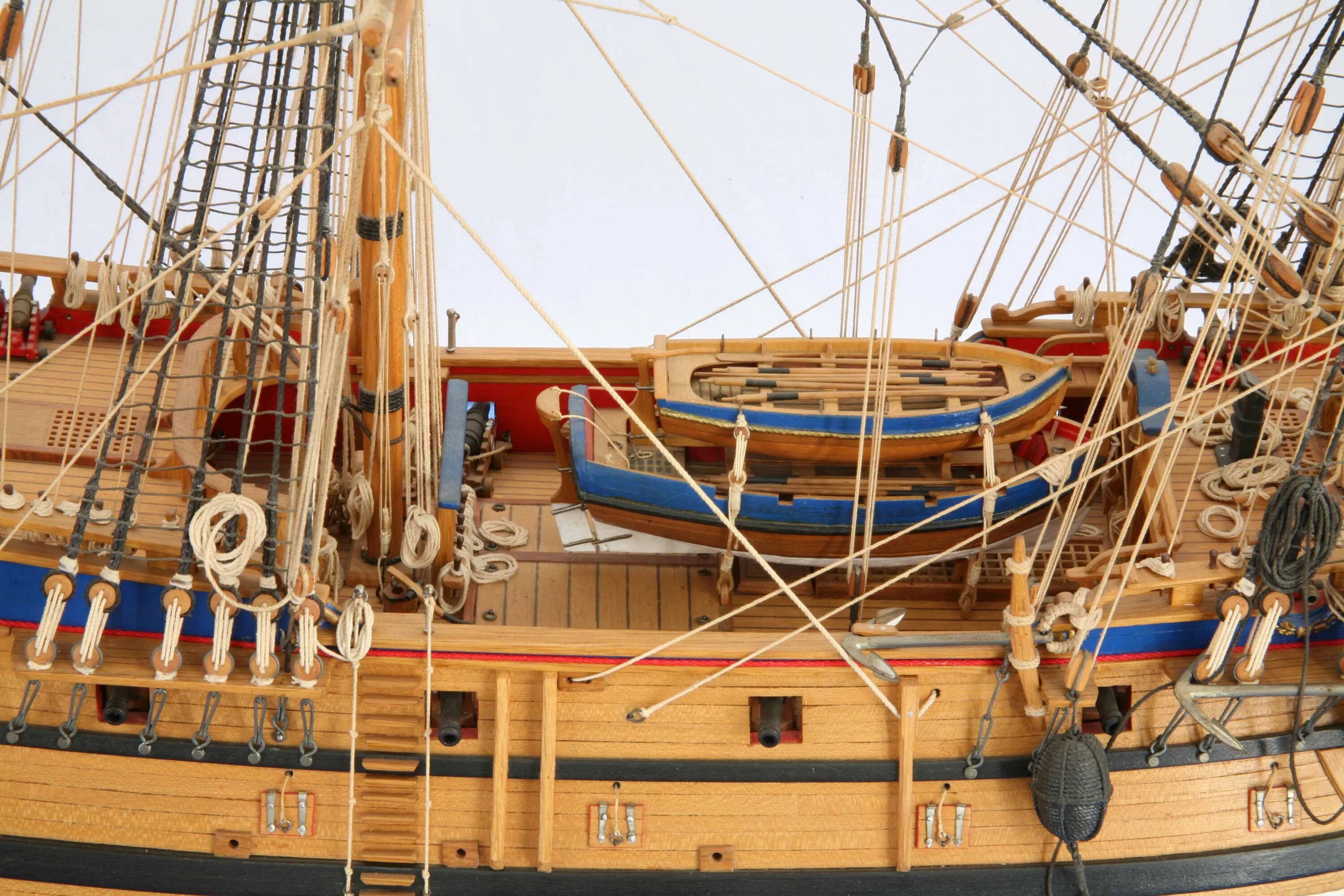 Корабли из дерева и льда. Build a ship. Модель парусника в разрезе. Модель линейного корабля le ambiteux. Старая деревянная яхта.