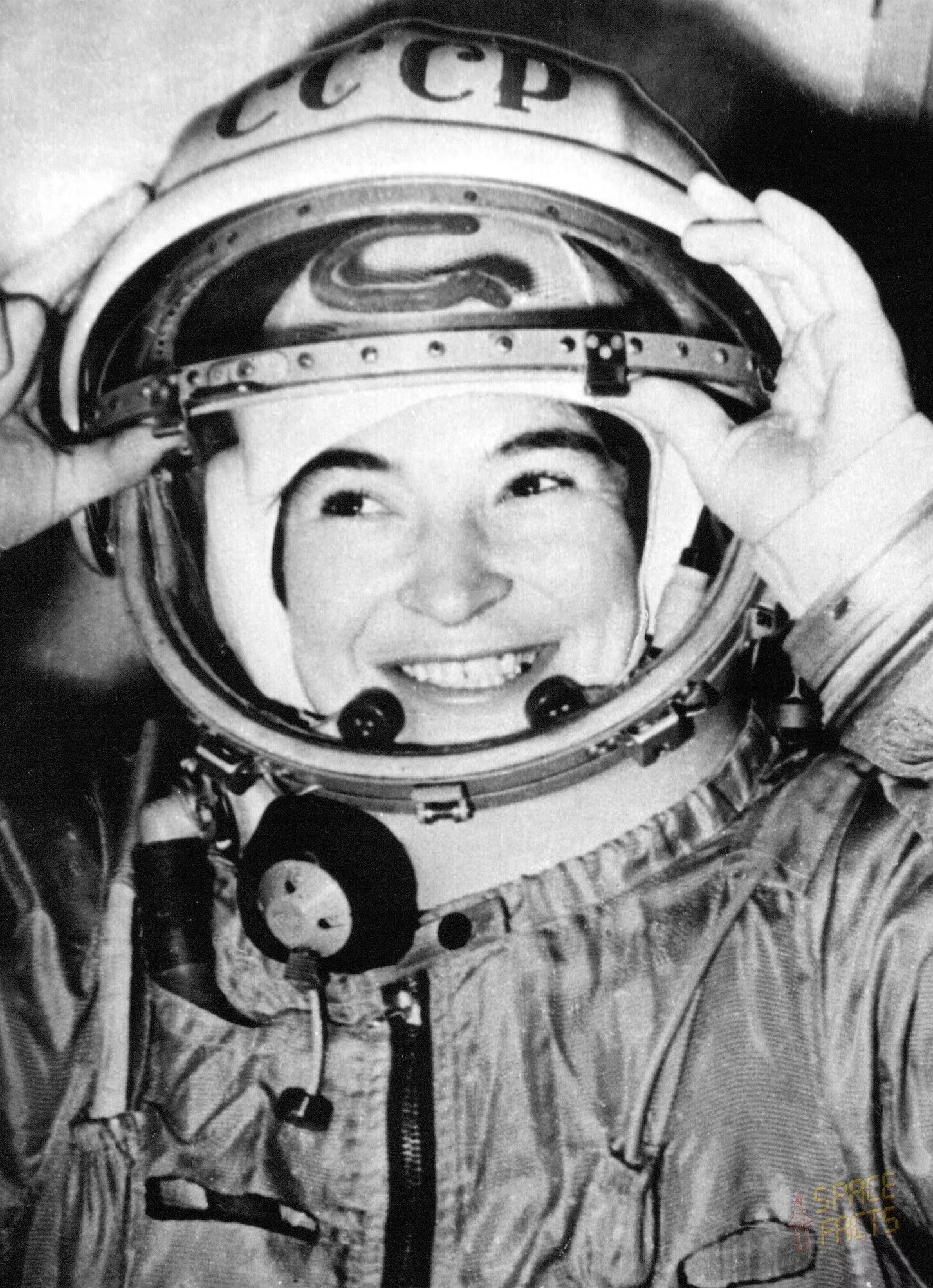 Терешков космос. Валентина терешкова космонавт. валентина терешкова 1963. валентина терешкова в космосе. валентина терешкова первая женщина космонавт.