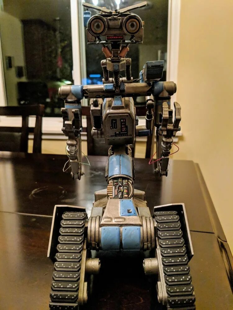 Джонни 5 робот. Johnny 5 (short circuit). Робот Джонни 5 игрушка. Моделирование радиоуправление робот Джонни 5.
